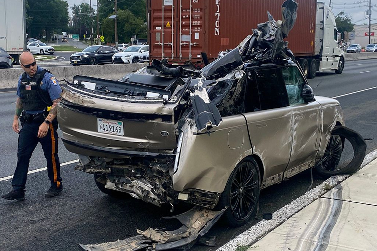 Một số nguồn tin cho biết cả 5 mẫu xe có thể đang trên đường vận chuyển đến trụ sở của Jaguar Land Rover ở Mahwah, New Jersey.