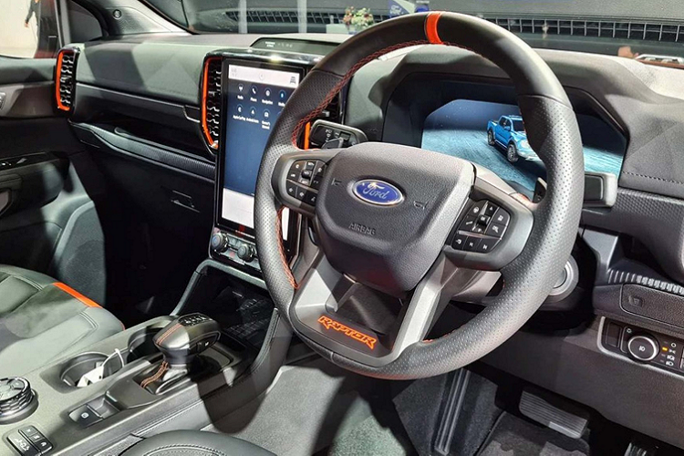 Tại thị trường Việt Nam, nếu mẫu xe bán tải Ranger Raptor 2023 sử dụng máy xăng V6 3.0L, thì mẫu bán tải này sẽ có giá bán không hề rẻ.