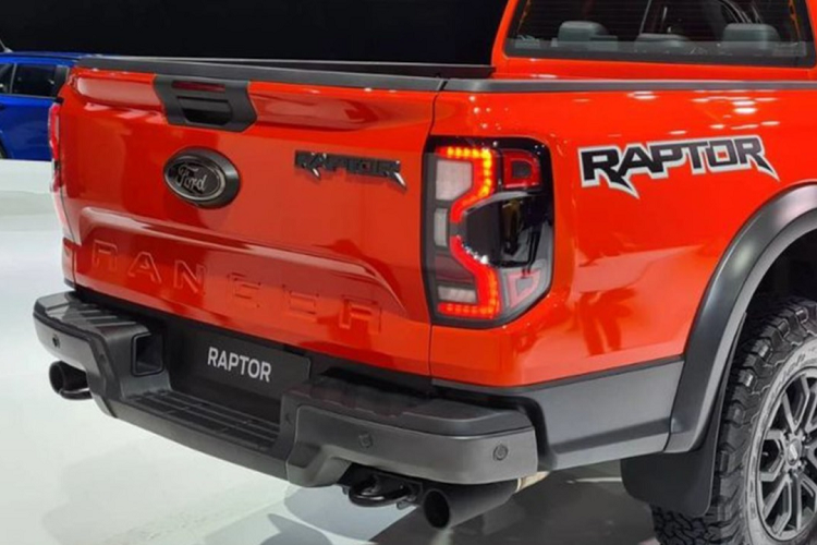 Có thể nói, mặc dù Ford Ranger Raptor 2023 thế hệ mới tại thị trường Thái Lan được cung cấp động cơ xăng V6 3.0L tăng áp kép. Tuy nhiên điều này không có nghĩa là Raptor 2023 sẽ sử dụng máy xăng V6 3.0L ở các thị trường như Việt Nam và Malaysia. Điều này còn tùy thuộc vào chính sách, cũng như chiến lược kinh doanh của hãng xe Ford ở từng thị trường khác nhau.