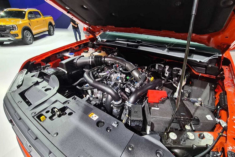 Nhìn sang thị trường Thái Lan, vốn chỉ chuộng bán tải máy dầu, chỉ trong vòng 14 ngày kể từ khi ra mắt và mở đặt cọc, đã có 1.610 xe Ranger Raptor 2023 được khách hàng ở Thái Lan đặt cọc mua.