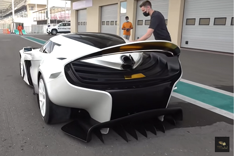 Bước thử nghiệm đầu tiên đã diễn ra vào năm ngoái tại Đường đua Quốc tế Bahrain, và giờ đây nó đã được quay phim ở Abu Dhabi trên Đảo Yas, nơi đường đua Yas Marina được xây dựng vào năm 2009.