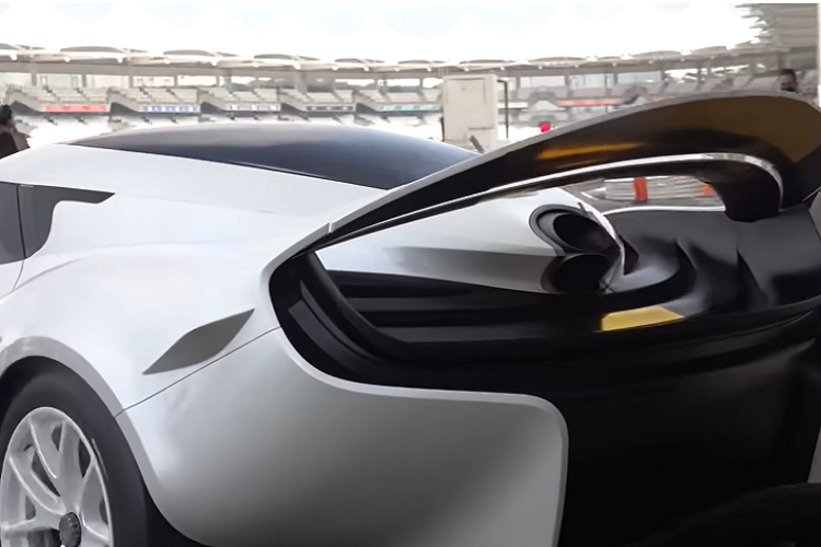 Thú vị hơn, hệ truyền động của cỗ máy trang bị động cơ V12 của Ferrari này đã được điều chỉnh để chạy bằng nhiều dạng nhiên liệu khác nhau, bao gồm nhiên liệu sinh học. Ngoài ra, nhà sản xuất cũng lên kế hoạch tạo ra một "động cơ đốt nhiên liệu không xả khí thải biến thiên", cùng với một phiên bản xe đi đường phố số lượng hạn chế.