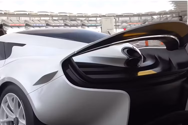 Thú vị hơn, hệ truyền động của cỗ máy trang bị động cơ V12 của Ferrari này đã được điều chỉnh để chạy bằng nhiều dạng nhiên liệu khác nhau, bao gồm nhiên liệu sinh học. Ngoài ra, nhà sản xuất cũng lên kế hoạch tạo ra một "động cơ đốt nhiên liệu không xả khí thải biến thiên", cùng với một phiên bản xe đi đường phố số lượng hạn chế.