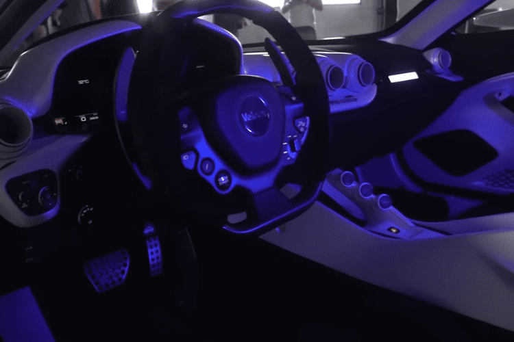 "Fangio" là cái tên bày tỏ sự tri ân dành cho người từng 5 lần giành chức vô địch giải F1, Juan Manuel Fangio. Ông ấy cũng đã thi đấu trong hai giải đua sức bền được đề cập ở trên, cũng như tại 24 Giờ Spa. Bên cạnh đó, ông cũng đã chiến thắng giải Carrera Panamericana năm 1953.