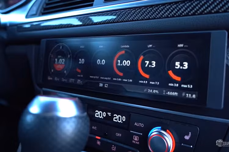 Giờ đây, chiếc Audi RS6 Avant hiệu suất cao sau khi điều chỉnh cho ra công suất 1.200 mã lực đã có thể chạy đua nước rút tới 100 km/h từ vị trí đứng yên chỉ trong thời gian 2,57 giây, không thua kém ông hoàng tốc độ Bugatti Chiron là bao nhiêu trước khi đạt tốc độ tối đa 350 km/h. Thời gian để xe Audi RS6 Avant chạy đua drag 1/4 miles là dưới 10 giây.