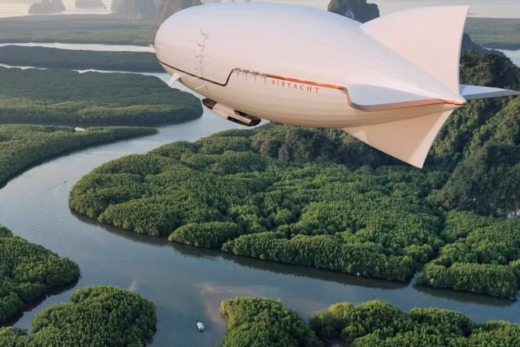 Với tổng chiều dài 20 mét và cao 50 mét, tàu bay chứa đầy khí heli có thể đạt tốc độ 50 hải lý/giờ (92,5 km/h) và độ cao lên tới 3.000 mét. Hai bộ phận của AirYacht được kết nối bằng hệ thống thang nâng để nó không phải hạ cánh mỗi khi hành khách xuống tàu.