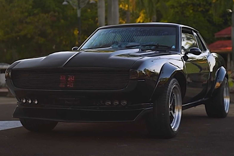 Mẫu Toyota Celica coupe Nhật Bản được cho là có ngoại hình hiện đại hơn, hệ truyền động hiệu quả hơn, và thiết lập hệ thống treo tân tiến hơn. Có tên mã TA22, Celica ban đầu được bán tại Mỹ với ba cấp độ trang bị khác nhau - LT, ST và GT.