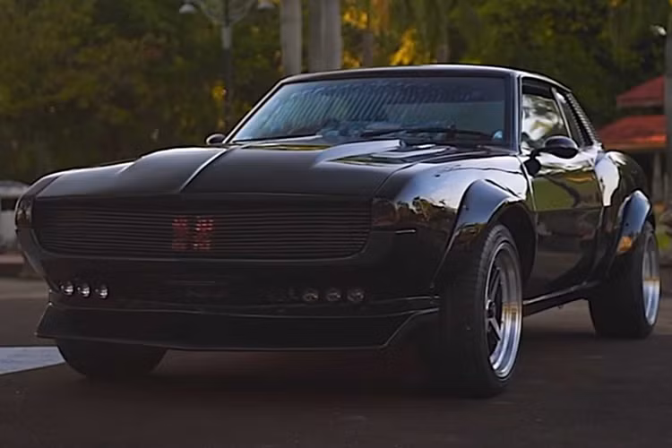 Mẫu Toyota Celica coupe Nhật Bản được cho là có ngoại hình hiện đại hơn, hệ truyền động hiệu quả hơn, và thiết lập hệ thống treo tân tiến hơn. Có tên mã TA22, Celica ban đầu được bán tại Mỹ với ba cấp độ trang bị khác nhau - LT, ST và GT.