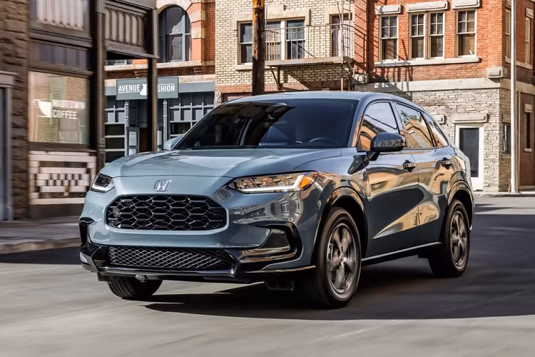 Vào ngày 29/5/2022 vừa qua, hãng Honda đã chính thức giới thiệu mẫu SUV mới mang tên ZR-V tại thị trường Trung Quốc. Đến nay, phiên bản dành cho thị trường Mỹ của mẫu SUV này mới trình làng dưới tên gọi khác là Honda HR-V 2023 mới. Tại thị trường Mỹ, xe có 3 phiên bản, bao gồm LX, Sport và EX-L.