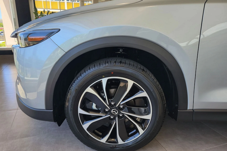 Mazda CX-5 tại Việt Nam là mẫu CUV bán chạy trong phân khúc. Có thể trong thời gian ngắn sắp tới, Mazda CX-5 phiên bản nâng cấp facelift sẽ sớm được lắp ráp và phân phối tại thị trường Việt.