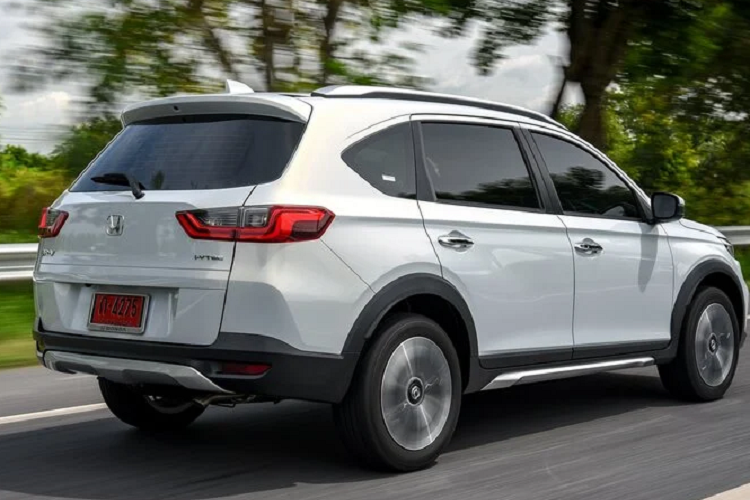 Tin vui là ông Yusakk Billy - Giám đốc tiếp thị bán hàng của Honda Indonesia vừa cho biết, hãng xe Nhật Bản đang có kế hoạch xuất khẩu mẫu BR-V 2022 qua thị trường Việt Nam. Phiên bản BR-V về Việt Nam cũng sẽ không khác nhiều xe tại thị trường Thái Lan (cũng nhập từ Indonesia).