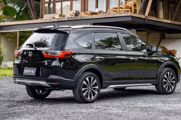 Cụ thể, giá xe Honda BR-V 2022 được bán ra tại Thái Lan từ 915.000 baht (khoảng 600 triệu đồng) cho bản E và 973.000 baht (khoảng 636 triệu đồng) cho bản EL.