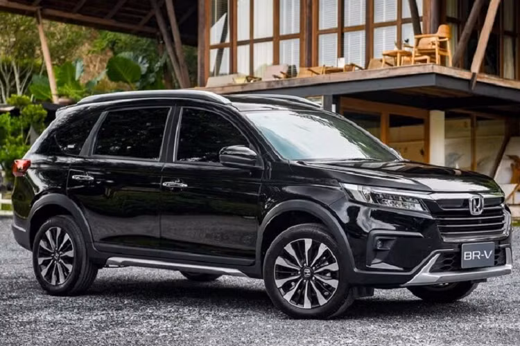 Honda BR-V thế hệ thứ 2 vừa được ra mắt tại Thái Lan với hai biến thể là E tiêu chuẩn và EL cao cấp. Trang bị được nâng cấp đi kèm với giá bán tăng so với thế hệ trước.