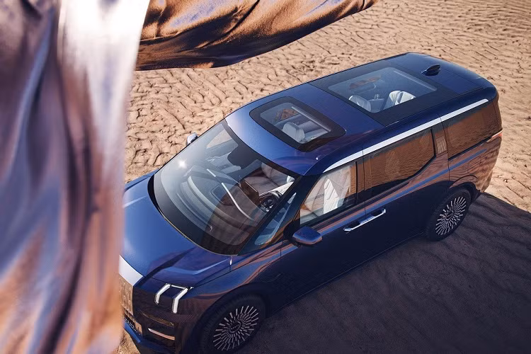 Theo hãng Zeekr, tuy là MPV cỡ lớn nhưng 009 có hệ số lực cản không khí khá thấp, chỉ 0,27 Cd. Điều này sẽ giúp đảm bảo phạm vi di chuyển dài cho xe sau khi sạc đầy pin.