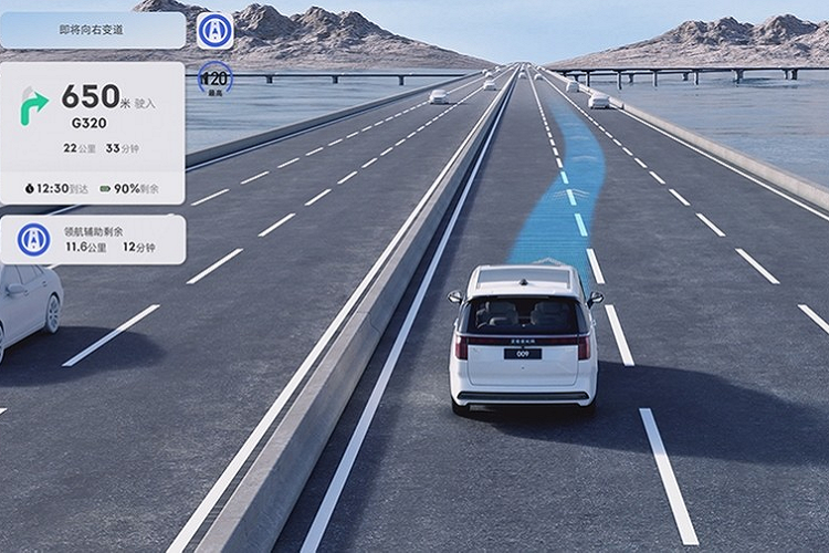 Cụ thể, xe được trang bị các tính năng an toàn chủ động như cảnh báo va chạm khi mở cửa, đỗ xe tự động, giảm thiểu va chạm phía sau, cảnh báo chuyển làn đường, hỗ trợ chuyển làn đường tự động, cảnh báo vi phạm tốc độ, phanh khẩn cấp tự động khi lùi ở tốc độ thấp và nhận biết biển báo giao thông.