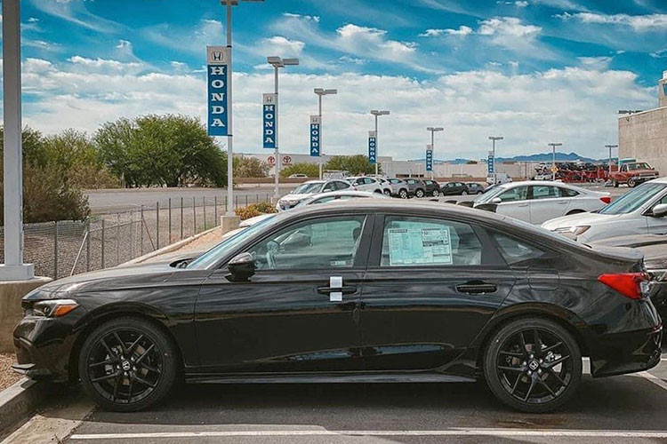 Nhờ đó, xe sở hữu công suất tối đa 180 mã lực tại tua máy 6.000 vòng/phút và mô-men xoắn cực đại 240 Nm tại dải tua máy 1.700 - 4.500 vòng/phút.