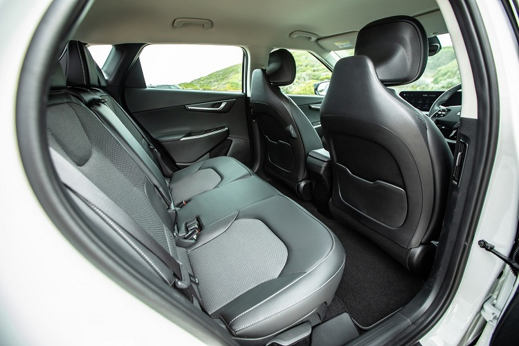 Kia EV6 là mẫu xe điện đã được trưng bày ở Việt Nam tuy nhiên, phía nhà phân phối Trường Hải THACO chưa có ý định tung ra thị trường. 