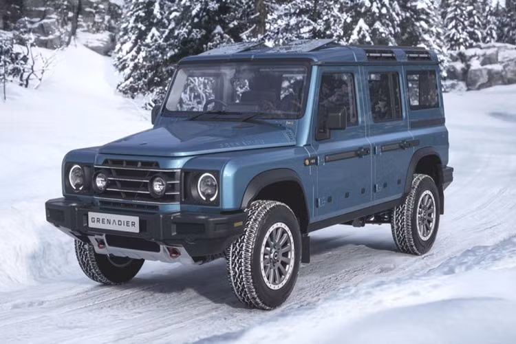 Phiên bản máy dầu công suất 246 mã lực và mô-men xoắn 550 Nm. Bản máy xăng công suất 282 mã lực và mô-men xoắn 450 Nm. Ineos có kế hoạch đưa thêm tùy chọn pin nhiên liệu hydro trong tương lai và đã đầu tư mạnh tay vào công nghệ này.