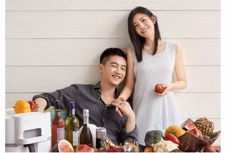 Do đó, Trần Nghiên Hy tham gia các chương trình truyền hình thực tế một mình, không có chồng. Tuy nhiên, cô không gây được sự chú ý. Hiện tại, Trần Nghiên Hy chỉ được nhắc đến khi chia sẻ hình ảnh mới của con trai. Hiện lớp nghệ sĩ trẻ ngày ngày phát triển, các bà mẹ như Lưu Thi Thi, Đường Yên, Triệu Lệ Dĩnh đều nhanh chóng quay lại làm việc, trong khi Nghiên Hy lại vắng lặng suốt 4 năm.