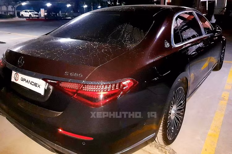 Nội công của xe siêu sang Mercedes-Maybach S680 mới về Phú Thọ định cư được truyền tới bánh thông qua hộp số tự động 9 cấp và hệ dẫn động 4 bánh toàn thời gian 4Matic, nhờ đó, cho phép xe có thể tăng tốc từ vị trí xuất phát lên 100 km/h trong thời gian 4,5 giây trước khi đạt vận tốc tối đa 209 km/h.