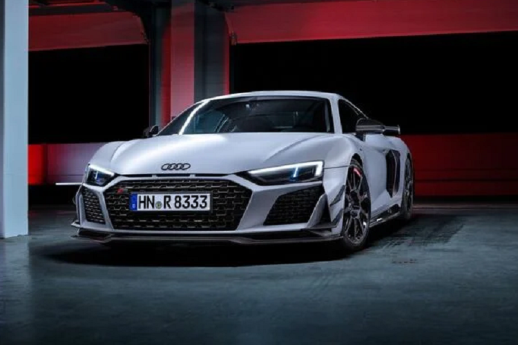 Được giới thiệu lần đầu tại triển lãm Geneva Motor Show 2015, Audi R8 thế hệ thứ 2 đến nay đã tiến đến giai đoạn cuối vòng đời và sự xuất hiện của Audi R8 Coupe GT RWD 2023 mới được xem như là điểm nhấn cuối cùng trước khi nhà sản xuất Đức công bố thế hệ xe thể thao mới.