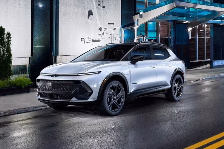 Chevrolet Equinox EV tu duoi 30.000 USD, doi thu cua VinFast VF7