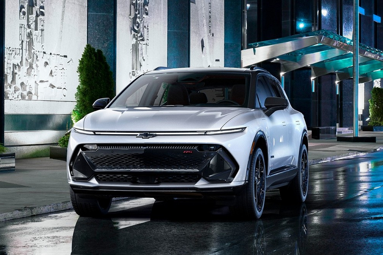 Với hệ thống sạc Level 2 11,5 kW tiêu chuẩn, người dùng phải chờ 1 tiếng đồng hồ để đi thêm 55 km. Nếu dùng hệ thống sạc Level 2 19,2 kW, người dùng có thể đi thêm 82 km sau 1 tiếng sạc. Tuy nhiên, hệ thống sạc Level 2 19,2 kW chỉ áp dụng cho bản 3RS cao cấp nhất. Tất nhiên, người dùng có thể đến các trạm sạc nhanh DC 150 kW để sạc pin cho xe.