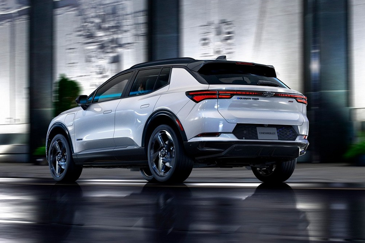 Trong khi đó, công nghệ hỗ trợ lái bán tự động Super Cruise được trang bị tùy chọn. Dự kiến, xe sẽ chính thức được bán ra tại Mỹ vào mùa thu năm sau. Hiện giá xe Chevrolet Equinox EV mới vẫn chưa được công bố. Chỉ biết rằng, mức bán ra khởi điểm dưới 30.000 USD.