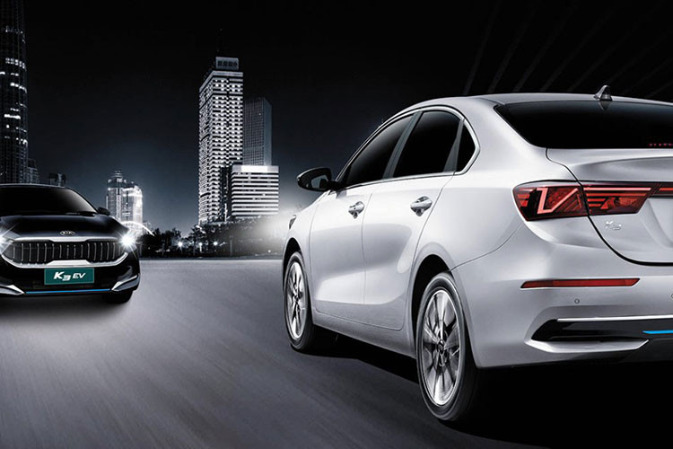 Tuy nhiên, tầm ảnh hưởng của thương hiệu Kia hiện đang đi xuống tại Trung Quốc, kéo theo sự tuột dốc của K3. Trong tháng 8/2022 vừa qua, hãng Kia chỉ bán được 973 chiếc K3 cho khách hàng Trung Quốc. Sự ra mắt của phiên bản mới có thể sẽ giúp mẫu sedan Hàn Quốc này cải thiện tình hình