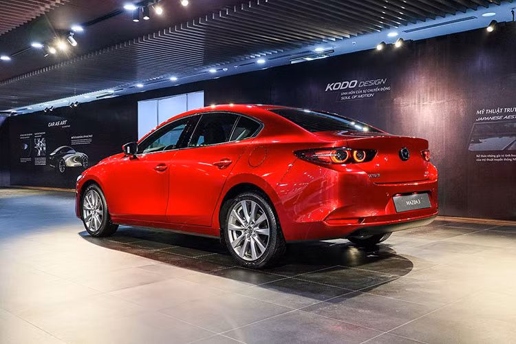 Sau khi bị loại bỏ động cơ 2.0L, Mazda3 tại Việt Nam sẽ mất lợi thế cạnh tranh về sức mạnh so với các đối thủ cùng phân khúc như Honda Civic (176 mã lực, 240 Nm), Toyota Corolla Altis (97 - 138 mã lực, 142 - 172 Nm), Hyundai Elantra và Kia K3 (126 - 201 mã lực, 155 - 265 Nm).