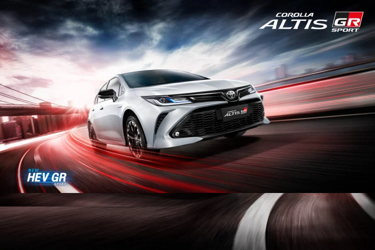 Bên cạnh động cơ xăng 1.8L N/A, Corolla Altis phiên bản GR Sport 2022 còn có phiên bản máy xăng 1.8L (2ZR-FXE, Atkinson) cho công suất 98 mã lực và mô-men xoắn 142Nm, kết hợp với bộ pin Niken và động cơ điện mang công suất 72 mã lực và mô men xoắn 163Nm, để tạo nên hệ truyền động hybrid. Sử dụng kết hợp với hộp số tự động biến thiên vô cấp E-CVT, đi cùng với hệ dẫn động cầu trước (FWD).