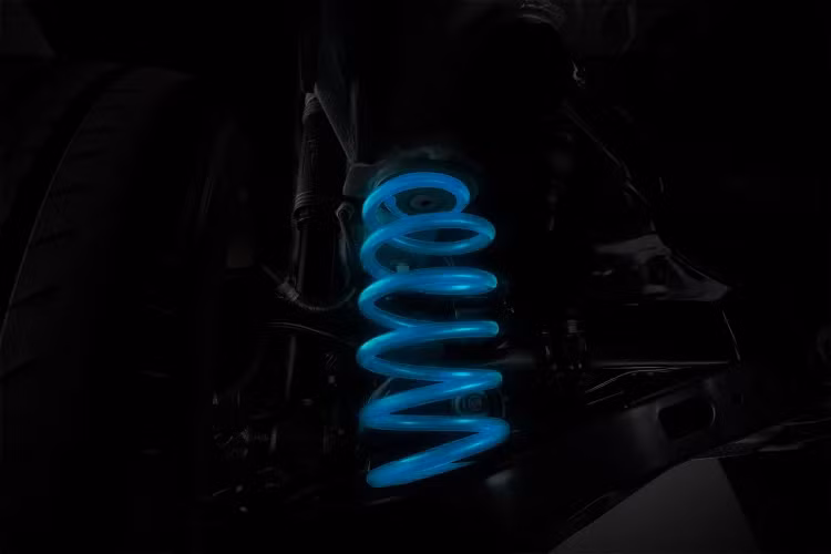 So với phiên bản tiêu chuẩn, Corolla Altis phiên bản GR Sport 2022 còn được tinh chỉnh hệ thống treo thể thao, bằng cách thay đổi lò xo và giảm chấn ở phía sau. Trong khi nội thất Corolla Altis phiên bản GR Sport 2022 được trang bị ghế ngồi bọc da đen với đường chỉ đỏ nổi bật. Nút bấm khởi động logo GR, trang bị lẫy chuyển số (Paddle Shift), bàn đạp nhôm.