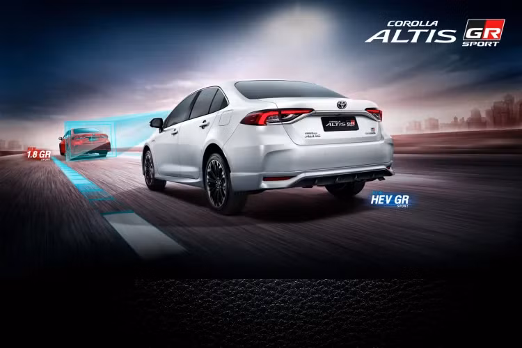 Trong bối cảnh Corolla Altis đang bán tại Việt Nam đã trải qua nhiều lần nâng cấp kiểu “bình mới rượu cũ” vốn đã quá nhàm chán và thiếu sức hút với khách hàng Việt.