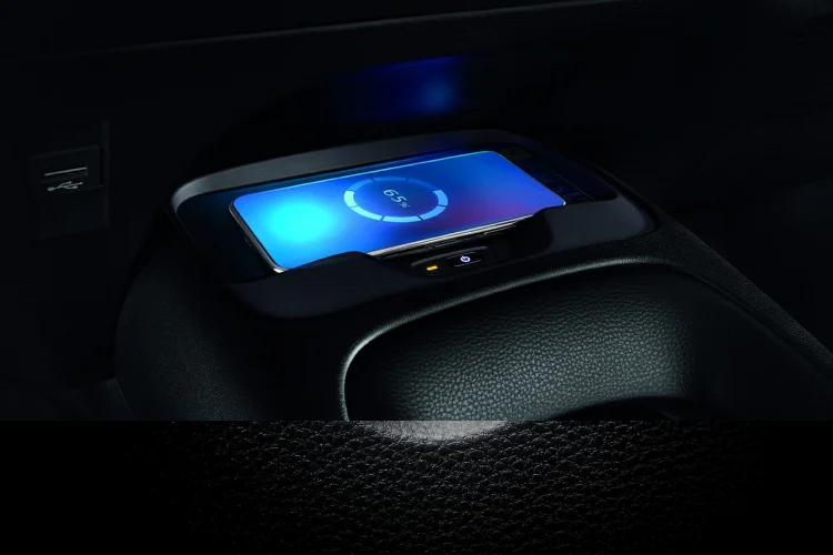 Trước đó, Toyota Corolla Cross phiên bản GR-S đã được ra mắt tại Thái Lan vào cuối năm ngoái. Hiện tại, được biết Toyota Corolla Cross phiên bản GR-S đã có mặt tại Việt Nam, sẵn sàng ra mắt trong thời gian sắp tới.