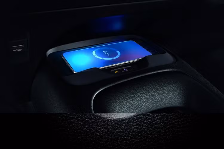 Trước đó, Toyota Corolla Cross phiên bản GR-S đã được ra mắt tại Thái Lan vào cuối năm ngoái. Hiện tại, được biết Toyota Corolla Cross phiên bản GR-S đã có mặt tại Việt Nam, sẵn sàng ra mắt trong thời gian sắp tới.