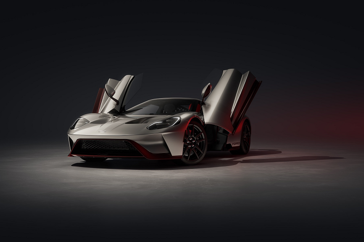 Chỉ có 22 chiếc Ford GT LM 2023 đặc biệt sẽ được sản xuất, nhiều hơn một chiếc so với Ford GT Holman Moody Heritage Edition 2022 được tiết lộ vào đầu năm nay. Mỗi phiên bản Ford GT LM Edition đặc biệt này sẽ có các điểm nhấn màu đỏ hoặc xanh lam được áp dụng xuyên suốt để vinh danh chiếc xe chiến thắng của GT 2016.