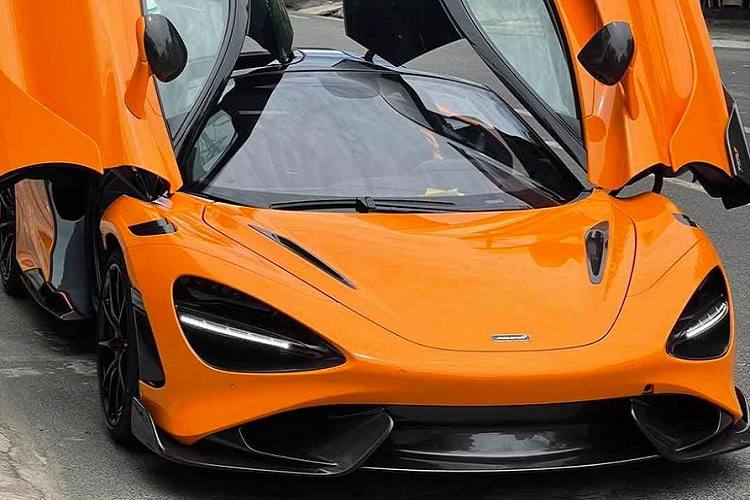 Khi đến garage sửa xe, người này đã không tin vào mắt mình khi chiếc xe McLaren 720S đã biến hình hoàn toàn sang phiên bản giới hạn, điểm yếu của bản độ này chính là việc chủ nhân chưa nâng cấp lên bộ mâm 765LT chính hãng nên có thể bị nhiều người nhận ra đây là McLaren 765LT pha-ke. Tất nhiên những bộ mâm độ của các nổi tiếng sẽ là lựa chọn thú vị hơn nhiều so với việc đi mâm của xe 765LT.