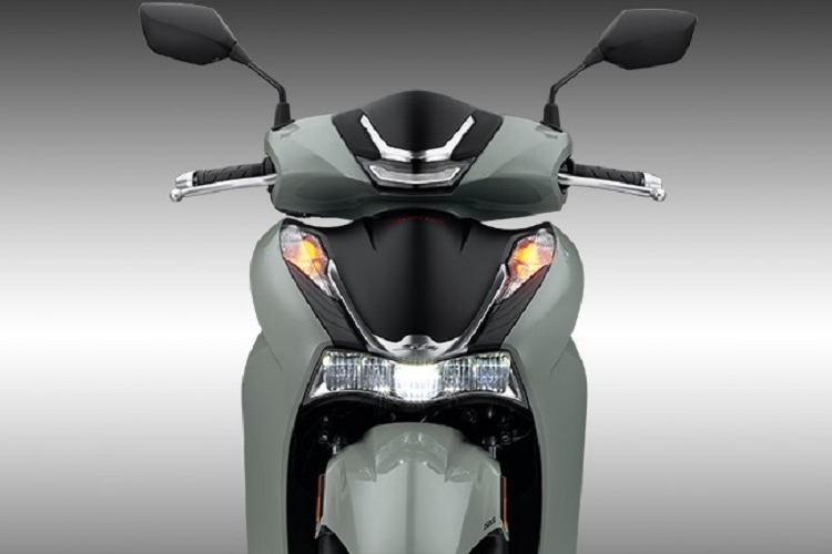 Bên cạnh đó là các tính năng tiện ích đáng chú ý như cốp 9,3 lít, tích hợp cổng sạc USB dưới yên xe, kết nối Bluetooth với điện thoại thông minh, hệ thống kiểm soát lực kéo (HSTC), hệ thống chống bó cứng phanh (ABS) và hệ thống khóa thông minh SMART Key.