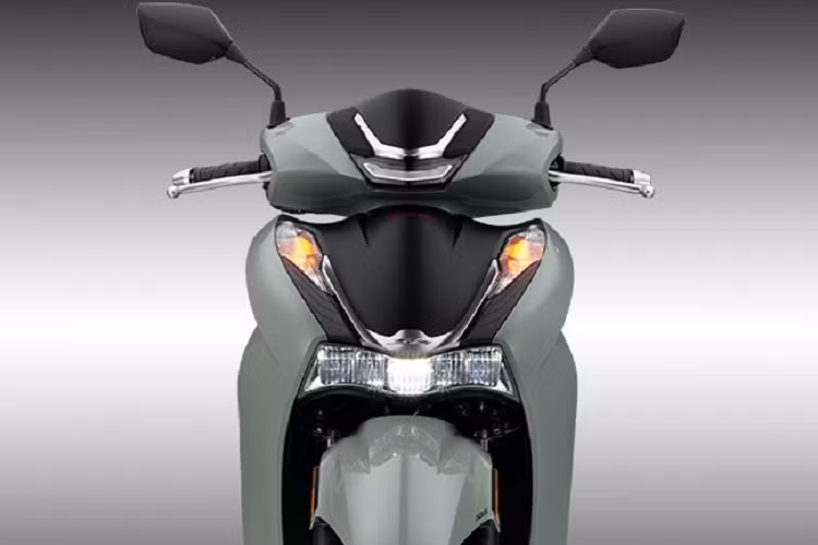 Bên cạnh đó là các tính năng tiện ích đáng chú ý như cốp 9,3 lít, tích hợp cổng sạc USB dưới yên xe, kết nối Bluetooth với điện thoại thông minh, hệ thống kiểm soát lực kéo (HSTC), hệ thống chống bó cứng phanh (ABS) và hệ thống khóa thông minh SMART Key.