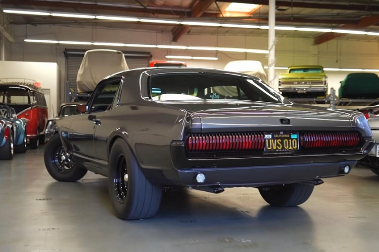 Nó tạo âm thanh giống như một chiếc xe cơ bắp được độ từ thời kỳ hoàng kim, và sẽ khiến những người xung quanh phải giật mình chú ý.