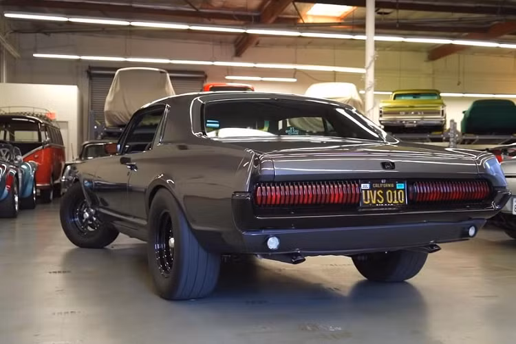 Nó tạo âm thanh giống như một chiếc xe cơ bắp được độ từ thời kỳ hoàng kim, và sẽ khiến những người xung quanh phải giật mình chú ý.