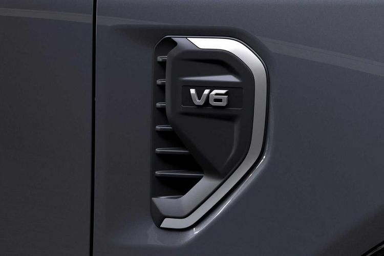 Trong mô hình Platinum, hộp số được lắp đặt trên các giá đỡ đặc biệt, đã được thiết kế lại nhằm để giảm tiếng ồn và độ rung cho xe bán tải Ford Ranger. Kết quả, là một hiệu suất tinh tế và nhạy bén hơn bất kể điều kiện thời tiết nào, Ford cho biết.