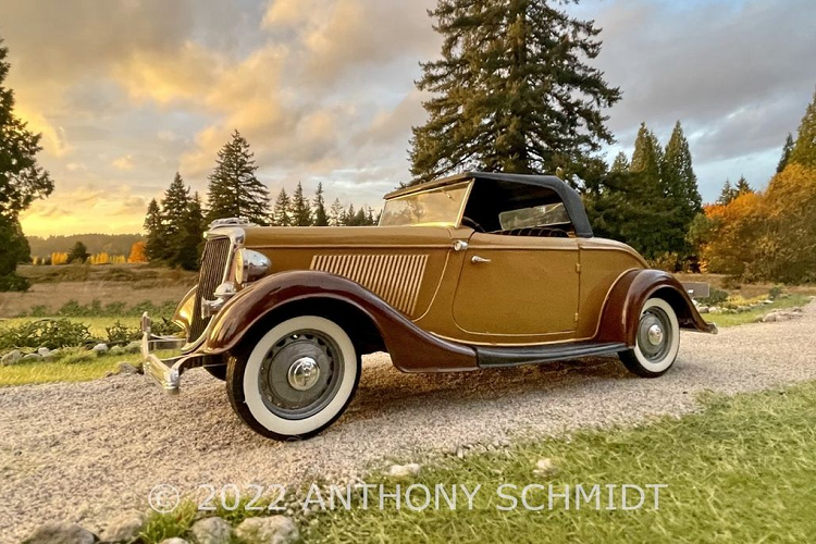 Bên cạnh việc chụp ảnh mô hình xe, Anthony còn có một đam mê khác là sưu tập xe cổ thật, không phải xe mô hình. Thần tượng của cậu bé 14 tuổi là Jay Leno, triệu phú, diễn viên hài, người dẫn chương trình Jay Leno’s Garage của Đài CNBC - một sêri nổi tiếng về nỗi ám ảnh của người Mỹ với xe ô tô. Ông còn nổi tiếng với niềm đam mê xe cộ và sở hữu một bộ sưu tập xe hàng trăm chiếc.