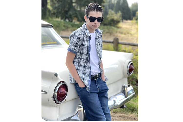 Sau khi mẹ Anthony đăng một trong những bức ảnh cậu chụp chiếc bán tải thu nhỏ Chevy 3100 đời 1953 lên một nhóm Facebook trong khu phố, nó lập tức thu hút được rất nhiều sự chú ý và nhanh chóng trở nên nổi tiếng. Giờ đây, cậu bé 14 tuổi đã có hơn nửa triệu lượt theo dõi trên TikTok, nơi cậu thu hút người xem bằng các video chia sẻ quá trình cậu tạo ra những bức ảnh phối cảnh y như thật cho 2.600 chiếc xe thu nhỏ của mình.