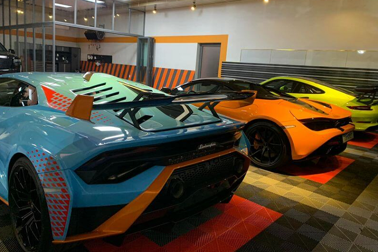 Rất nhiều nghi vấn đã được đặt ra xoay quanh việc chủ sở hữu của cực phẩm Rolls-Royce Phantom VIII đến từ nước Anh này là ai. Đến nay, giới mê xe trong nước đã có câu trả lời cho mình thông qua những ảnh mới được lan truyền trên mạng gần đây.