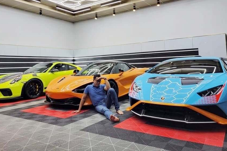 Động cơ xe Phantom VIII chỉ có một loại duy nhất, là loại V12, dung tích 6,75 lít, sản sinh công suất 563 mã lực và mô-men xoắn 900Nm. Đi kèm là hệ dẫn động 4 bánh tiêu chuẩn và hộp số ZF tự động 8 cấp tích hợp hệ thống hỗ trợ vệ tinh SAT.