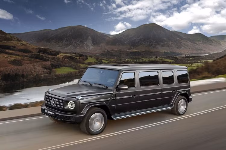 Đối với phiên bản Mercedes-AMG G63 bọc thép của Klassen, việc “cõng” theo khối lượng lớn thép gia cố sẽ khiến thành tích này kém hơn một chút. Mức giá xe Mercedes-AMG G63 bọc thép kéo dài này hiện vẫn chưa được hãng độ Klassen công bố ch