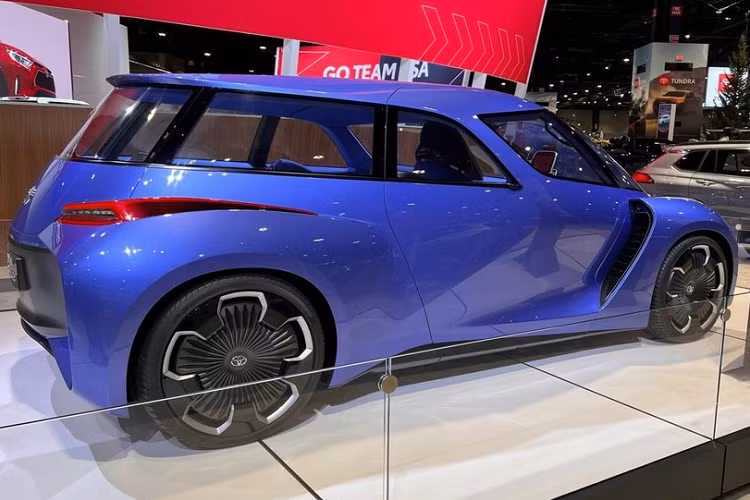 Những người lái xe sinh sau năm 1990 vẫn đánh giá cao mọi thứ tạo nên một chiếc xe tốt theo tiêu chuẩn truyền thống như tiện nghi, chất lượng, tính thực dụng, và ngoại hình. Hơn nữa, đừng quên rằng đa số người tiêu dùng đều đang “mê mệt” những chiếc crossover, trong khi Rhombus lại là một chiếc xe bé nhỏ thân thiện môi trường đô thị.