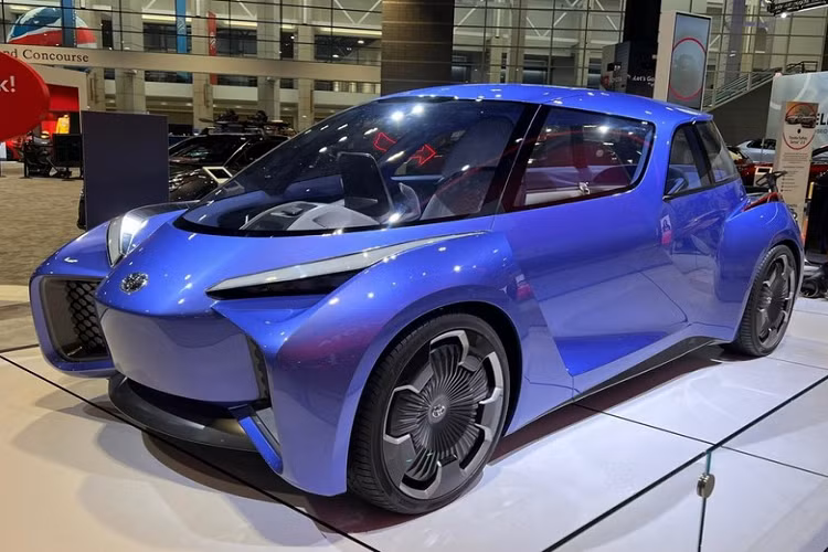 Diễn ra từ ngày 12/2 – 21/2/2022 vừa qua, Triển lãm Ô tô Chicago năm nay có sự pha trộn mạnh mẽ của những mẫu xe điện và off-road. Tại đây, người ta chủ yếu thấy những mẫu xe bán tải, SUV, sedan và crossover sản xuất, cộng thêm nhiều giải pháp thân thiện môi trường nhưng gây chú ya nhất chính là Rhombus của Toyota.