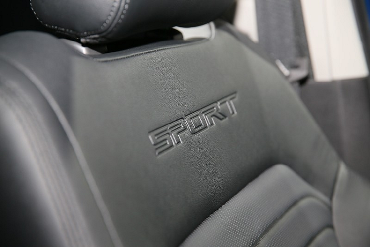 Bên trong Ford Everest 2022 vẫn là không gian nội thất 7 chỗ nhưng đã được nâng cấp mạnh về mặt thiết kế và trang bị tiện nghi.